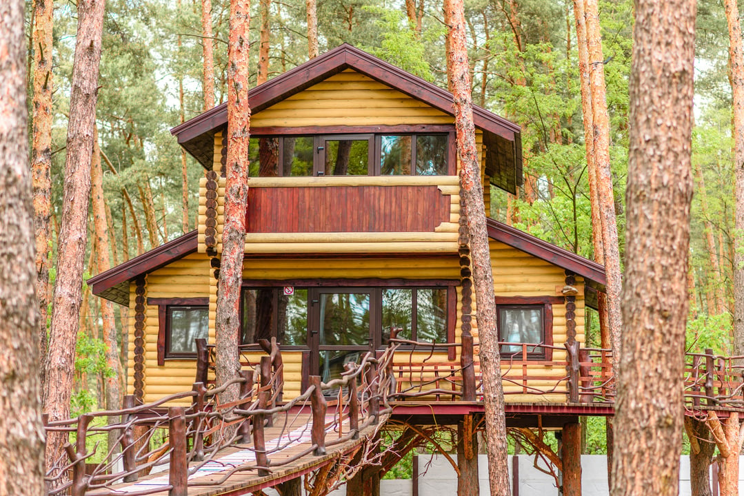 Vacation Rental Forest Lodge Countryside Cabin by the Lake